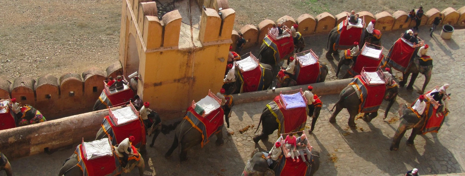 Discover Jaipur’s Vibrant Bazaars with Elefriendride: A Shopper’s Paradise 